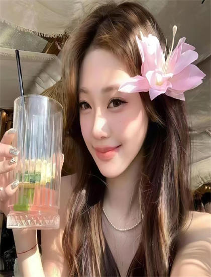 《Happiness》的文化解码：文化符号与象征意义的解读 理解文化认同的建构过程